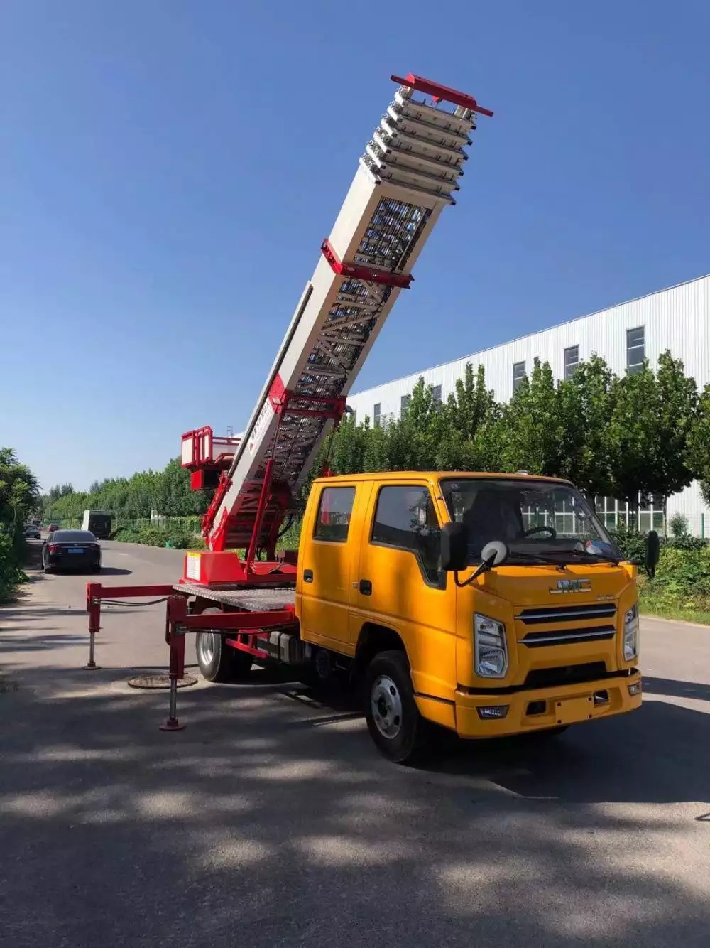 靖江附近的云梯车出租服务：轻松解决高空作业需求